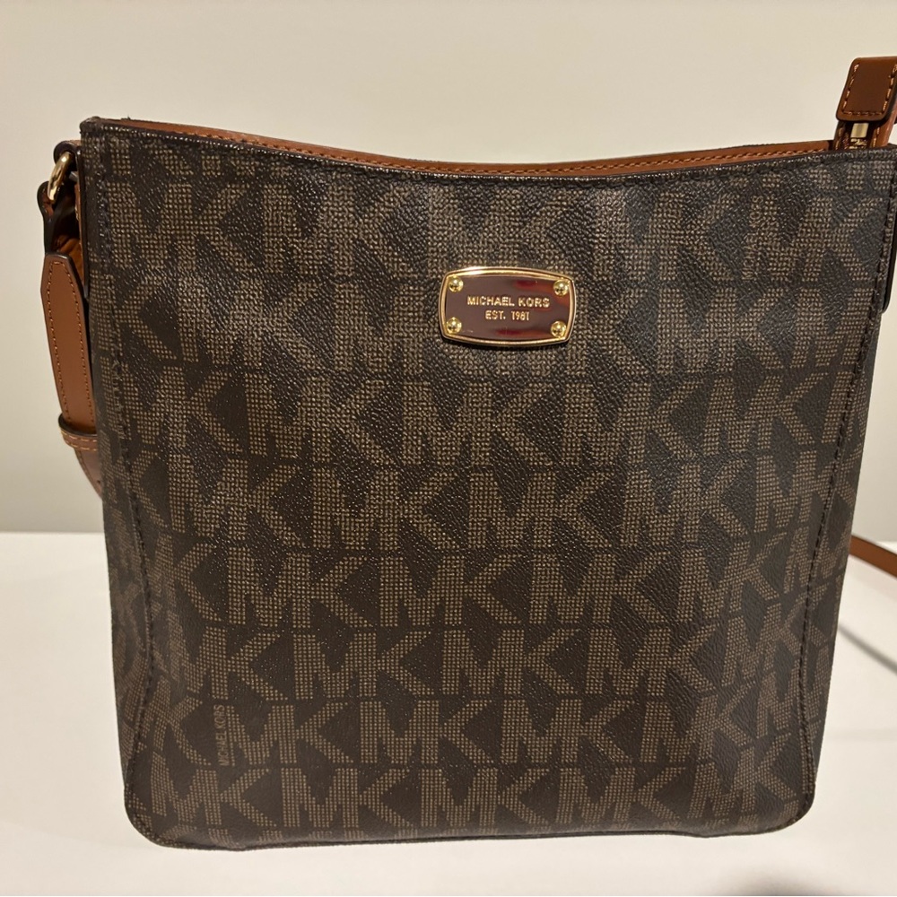 Michael Kors Jet Set Messenger Crossbody